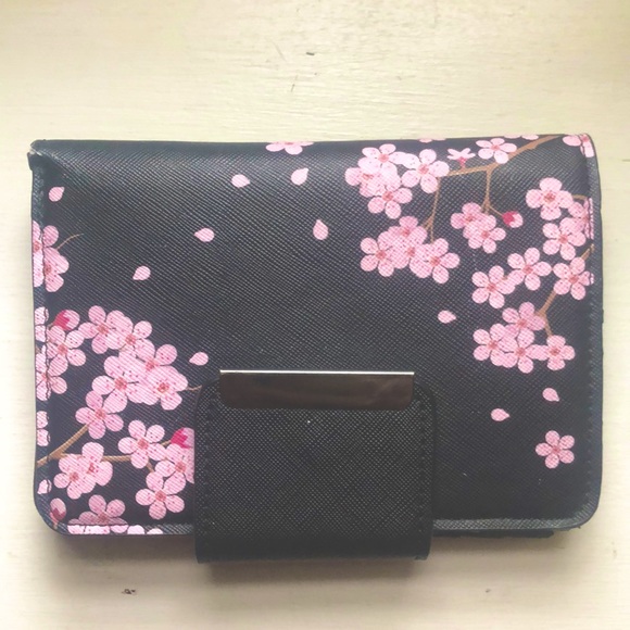 Wallet with flower patterns 🌺 - Picture 1 of 5